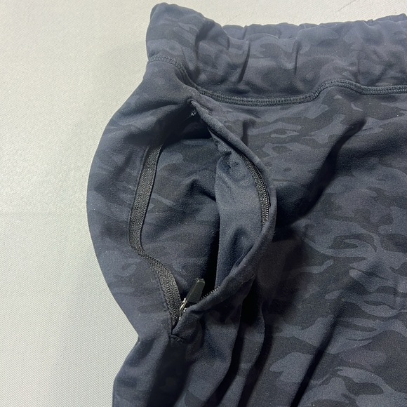 Alphalete men’s dark camo joggers - Picture 8 of 10